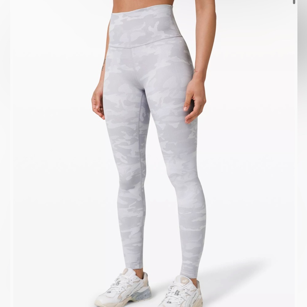 LULULEMON Wunder Under High-Rise Tight 25” 
Ribbed NWOT SZ! 6